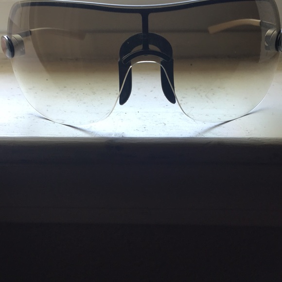 Gucci Glasses - Picture 7 of 8